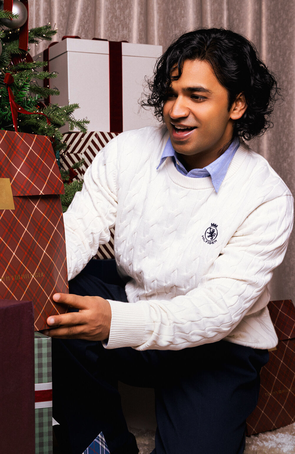 Celebrate the season in iconic Hilfiger style.